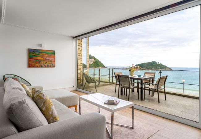 Apartamento en San Sebastián/Donostia - Miraconcha, frente a la playa, vistas y parking.